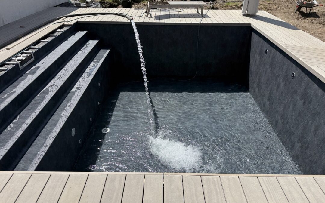Aus einer alten Jauchegrube haben wir einen Pool gebaut, inkl. allem was dazu gehört